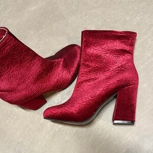Soho Girls Red Textured Heeled Boots
